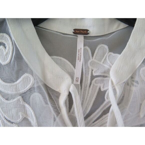 Free People Women's Sz XS Ivory Boho Lace Blouse Top w/Button & Tie Collar $85 - Picture 7 of 7